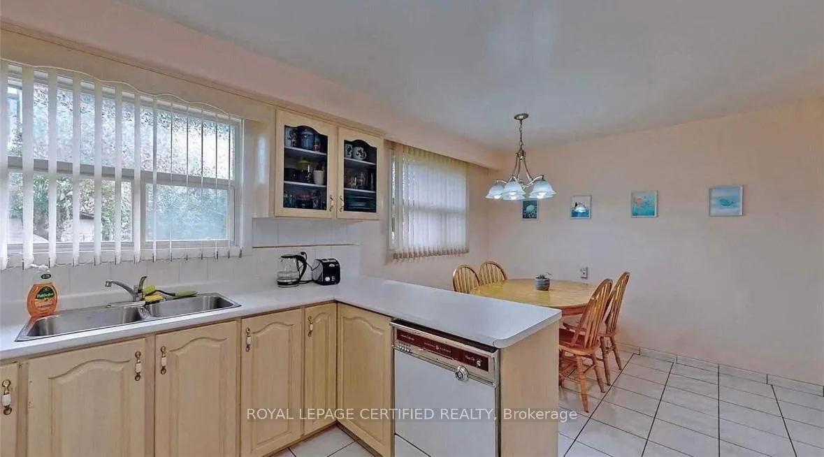 Photo 5 of 200 Redgrave Drive, Etobicoke, Willowridge-Martingrove-Richview — HOMEH
