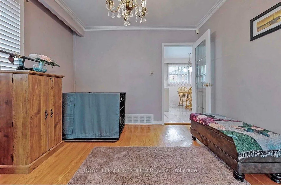 Photo 8 of 200 Redgrave Drive, Etobicoke, Willowridge-Martingrove-Richview — HOMEH