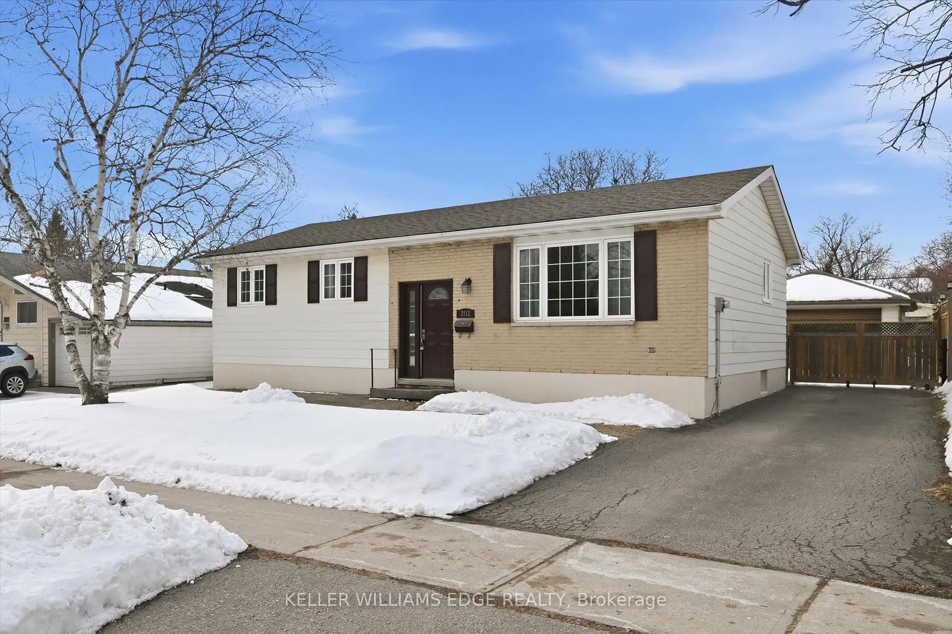 Photo 2 of 2112 Cavendish Drive, Burlington, Brant Hills — HOMEH