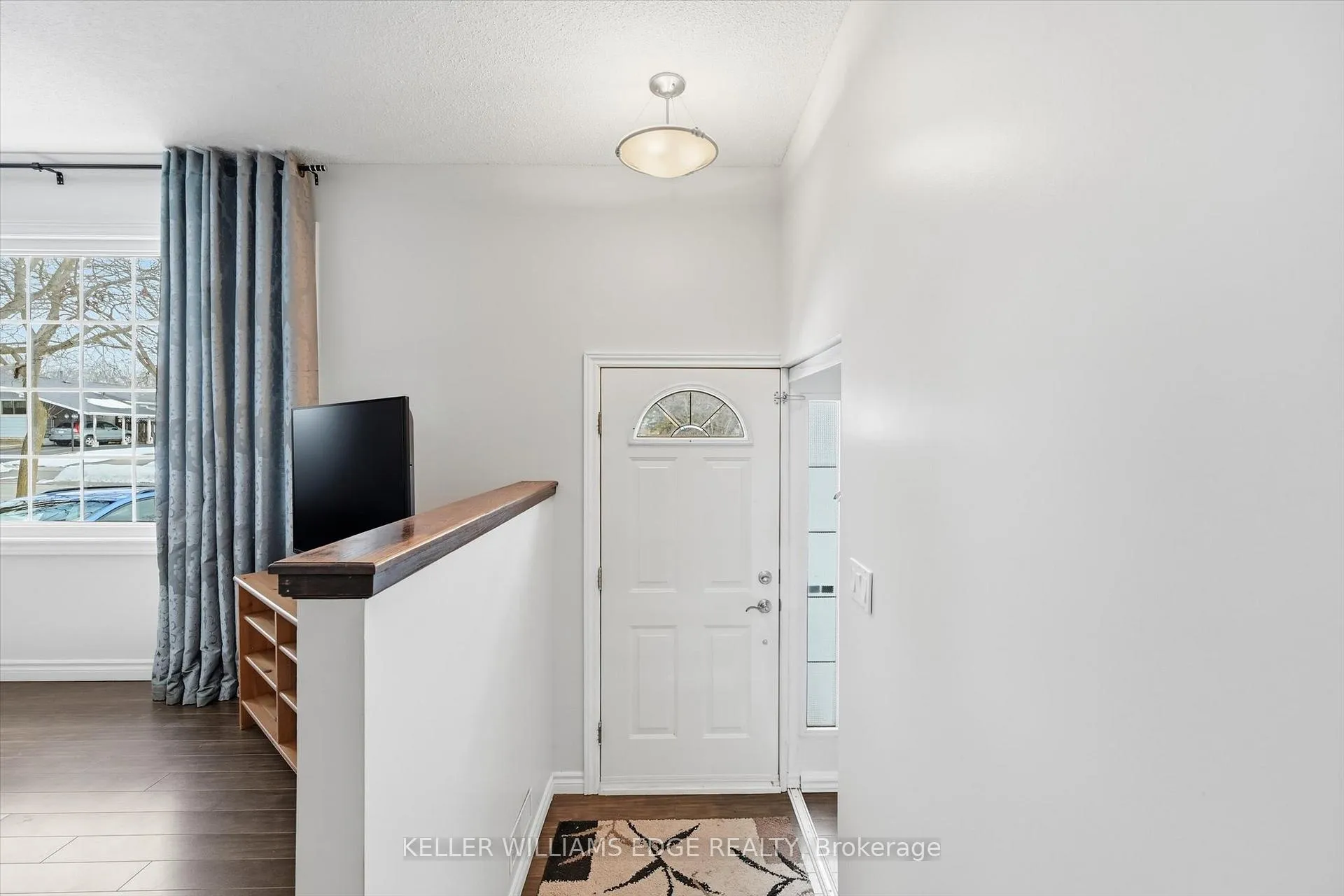 Photo 4 of 2112 Cavendish Drive, Burlington, Brant Hills — HOMEH