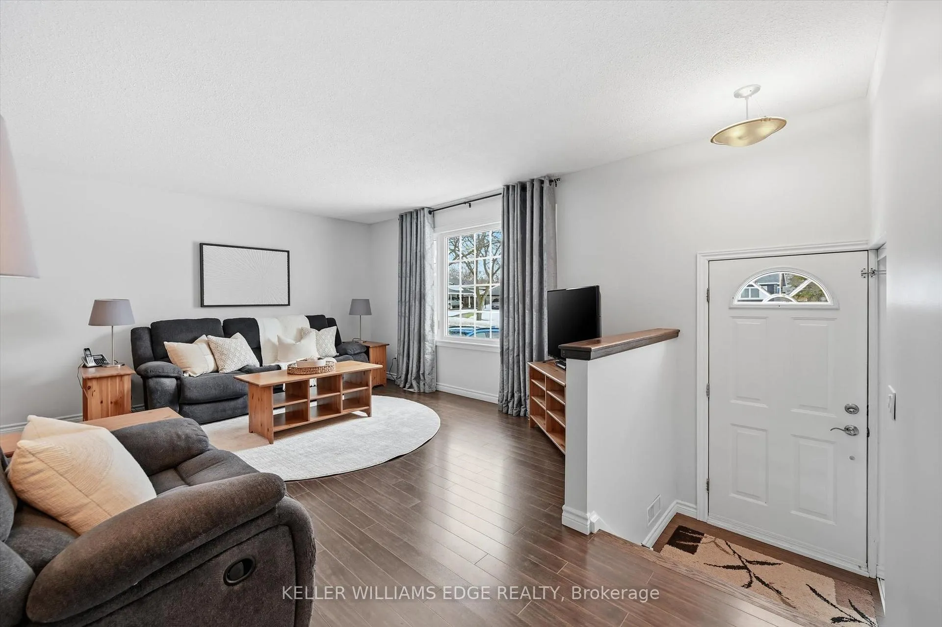 Photo 5 of 2112 Cavendish Drive, Burlington, Brant Hills — HOMEH