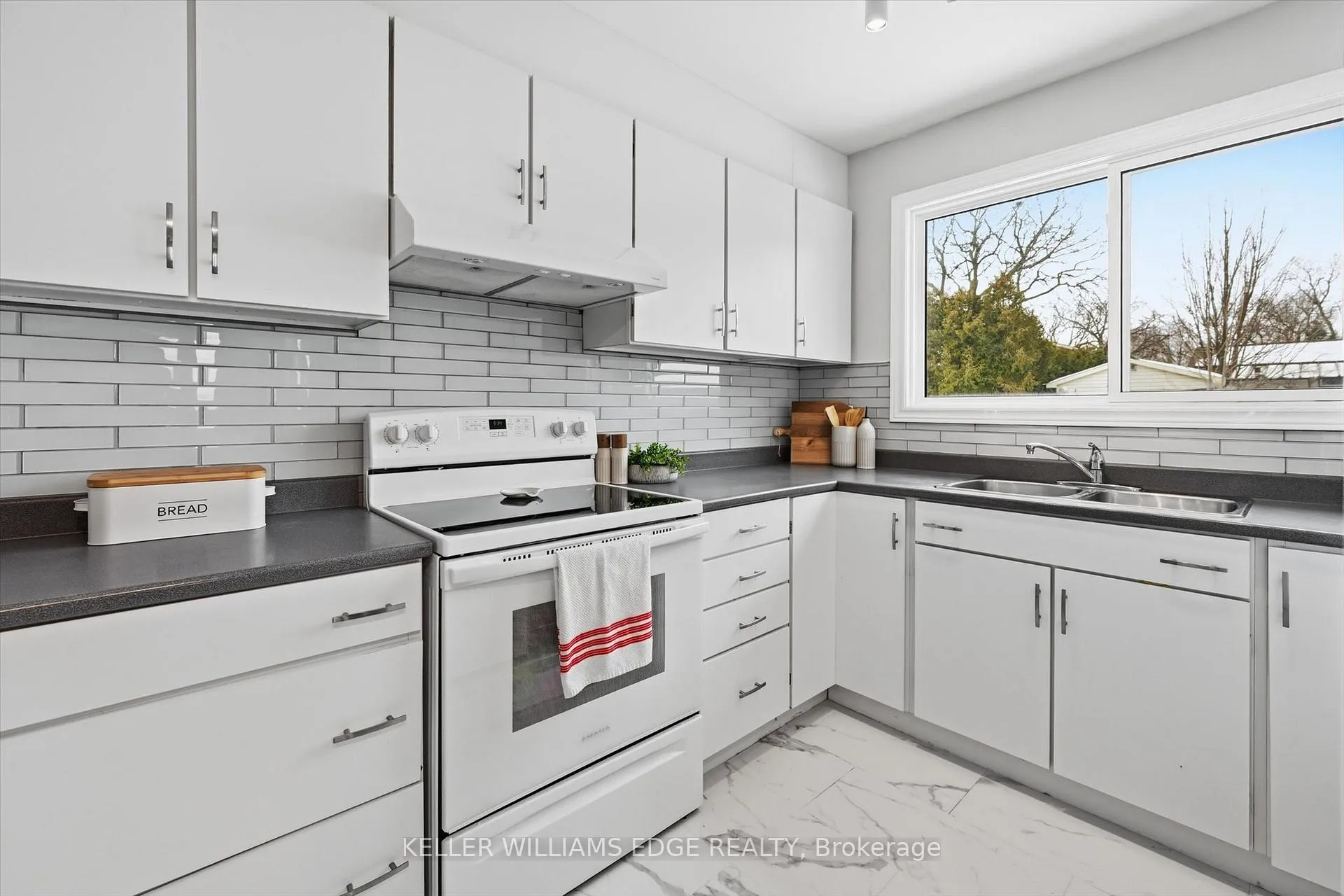 Photo 17 of 2112 Cavendish Drive, Burlington, Brant Hills — HOMEH
