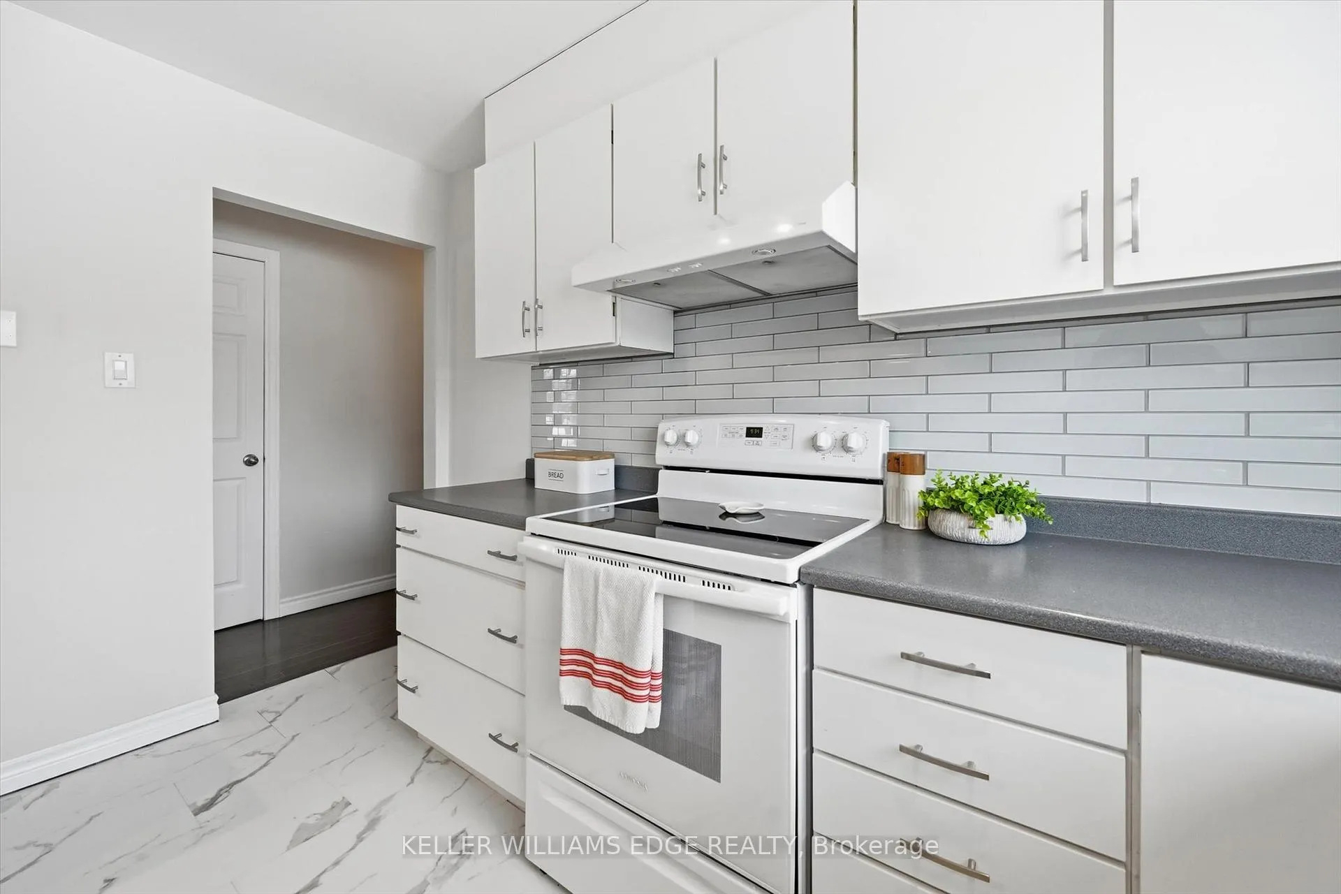 Photo 20 of 2112 Cavendish Drive, Burlington, Brant Hills — HOMEH