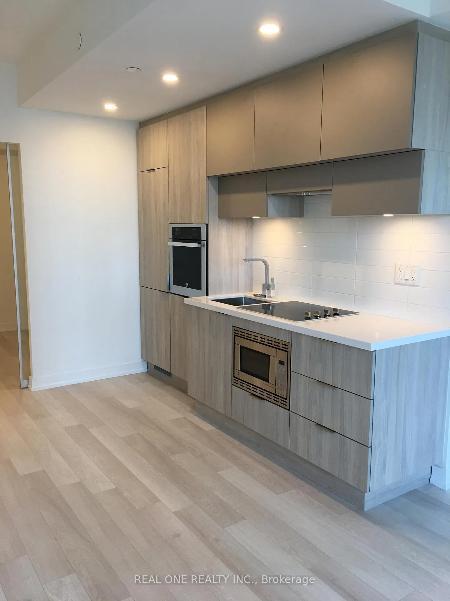 Photo 1 of Unit 4002, 39 Roehampton Avenue, Toronto, Mount Pleasant West — HOMEH