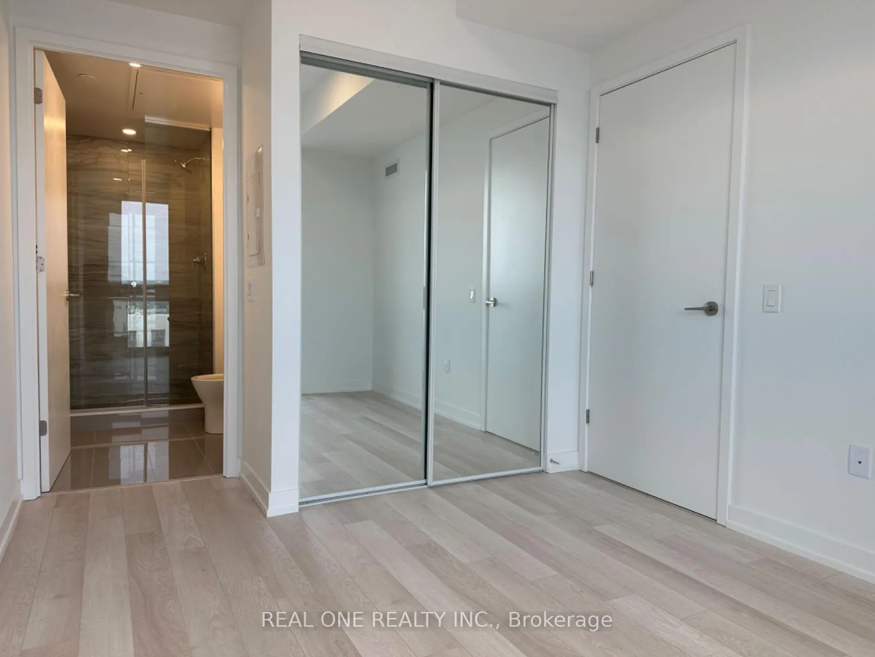 Photo 3 of Unit 4002, 39 Roehampton Avenue, Toronto, Mount Pleasant West — HOMEH
