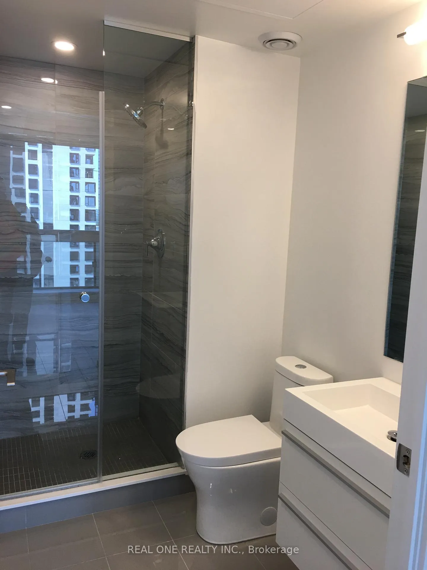 Photo 5 of Unit 4002, 39 Roehampton Avenue, Toronto, Mount Pleasant West — HOMEH