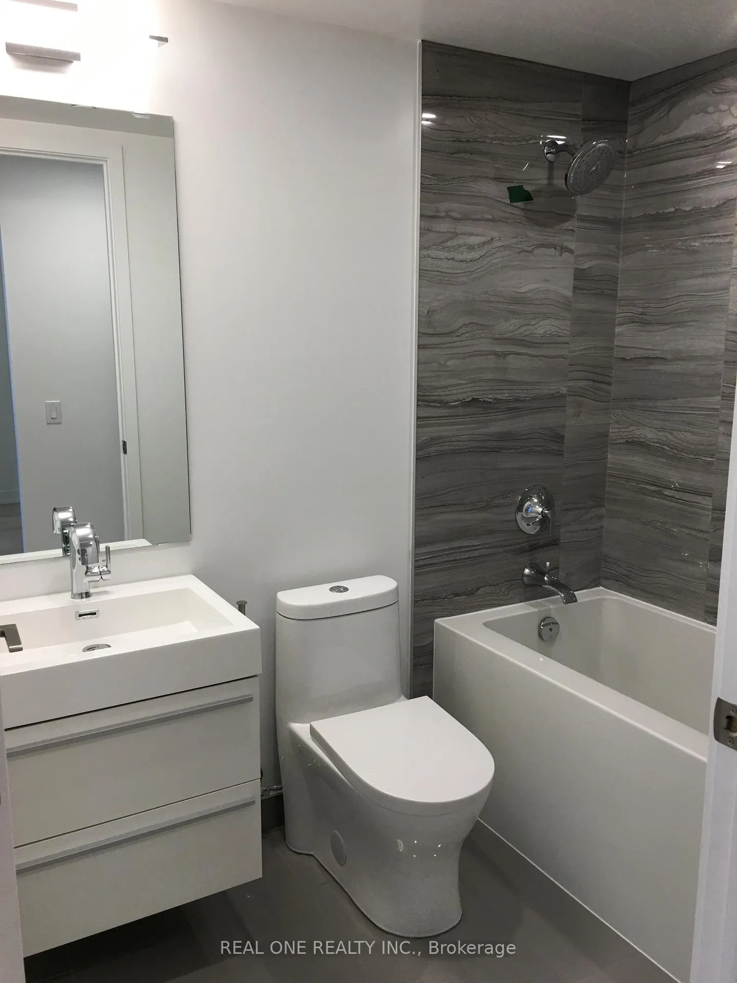 Photo 7 of Unit 4002, 39 Roehampton Avenue, Toronto, Mount Pleasant West — HOMEH
