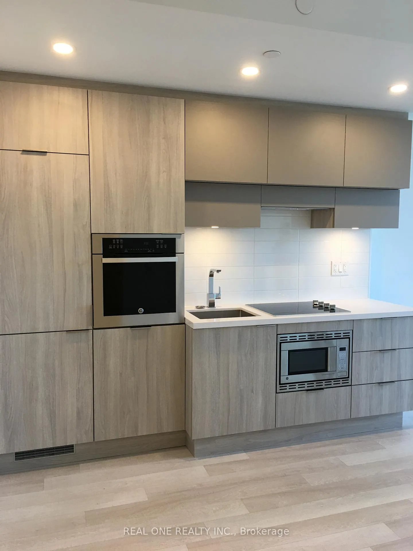 Photo 8 of Unit 4002, 39 Roehampton Avenue, Toronto, Mount Pleasant West — HOMEH