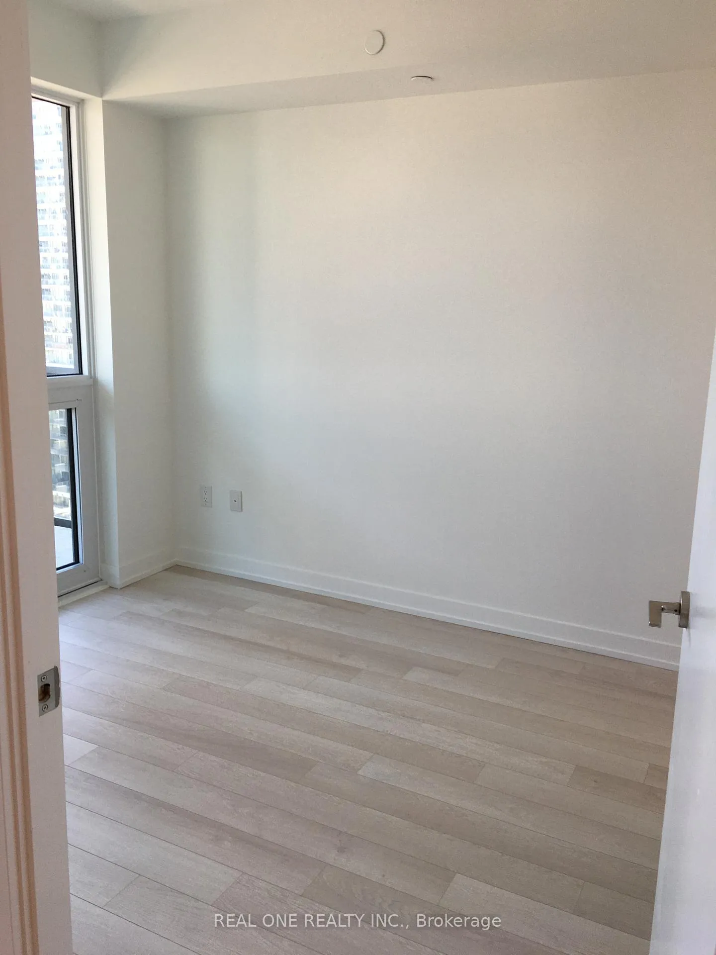 Photo 9 of Unit 4002, 39 Roehampton Avenue, Toronto, Mount Pleasant West — HOMEH