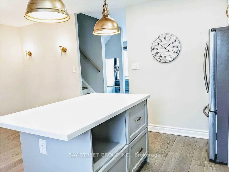 Photo 9 of 1896 John Street, Markham, Bayview Fairway-Bayview Country Club Estates — HOMEH