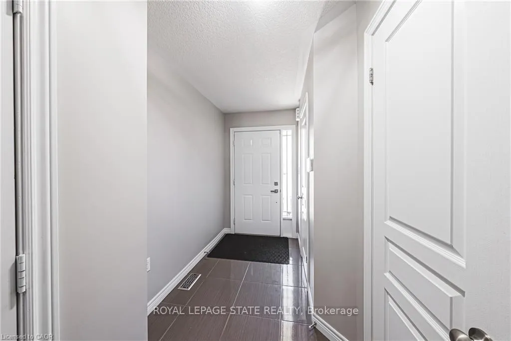 Photo 4 of 35 Charleswood Crescent, Hamilton, Stoney Creek — HOMEH