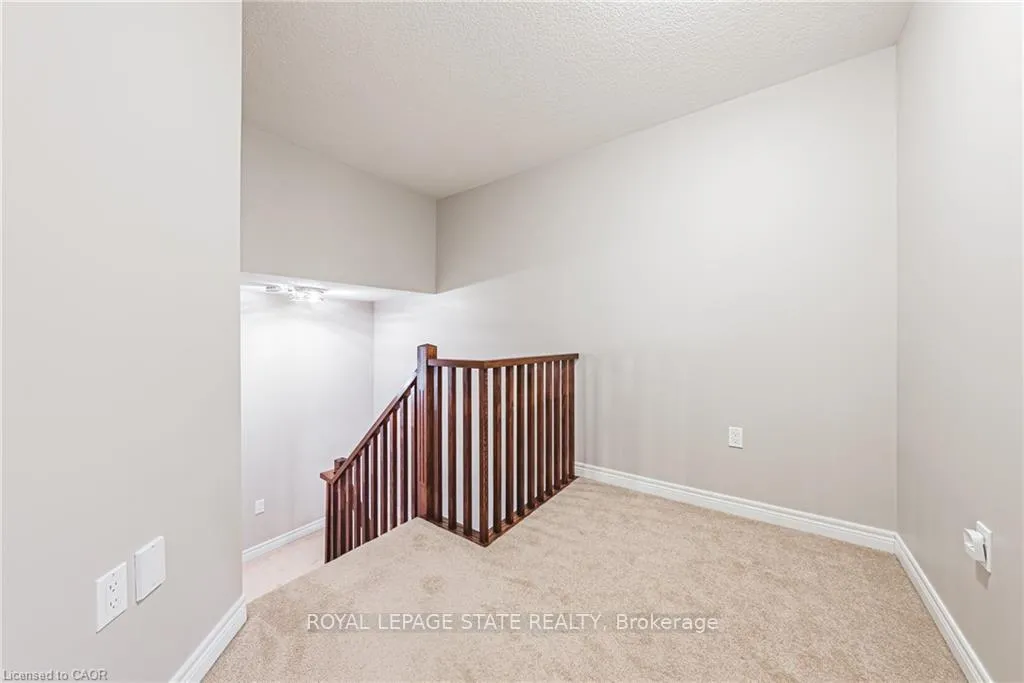 Photo 12 of 35 Charleswood Crescent, Hamilton, Stoney Creek — HOMEH