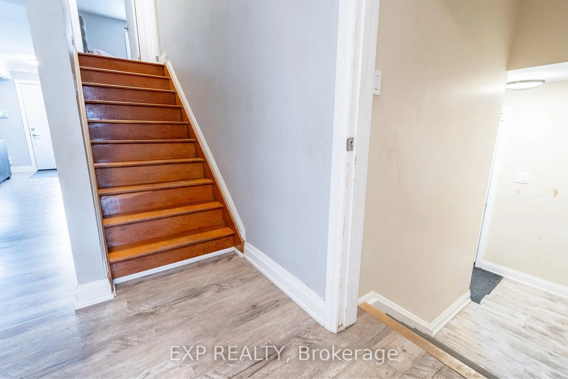 Photo 13 of 11 Garden Street, Thorold, Thorold Downtown — HOMEH