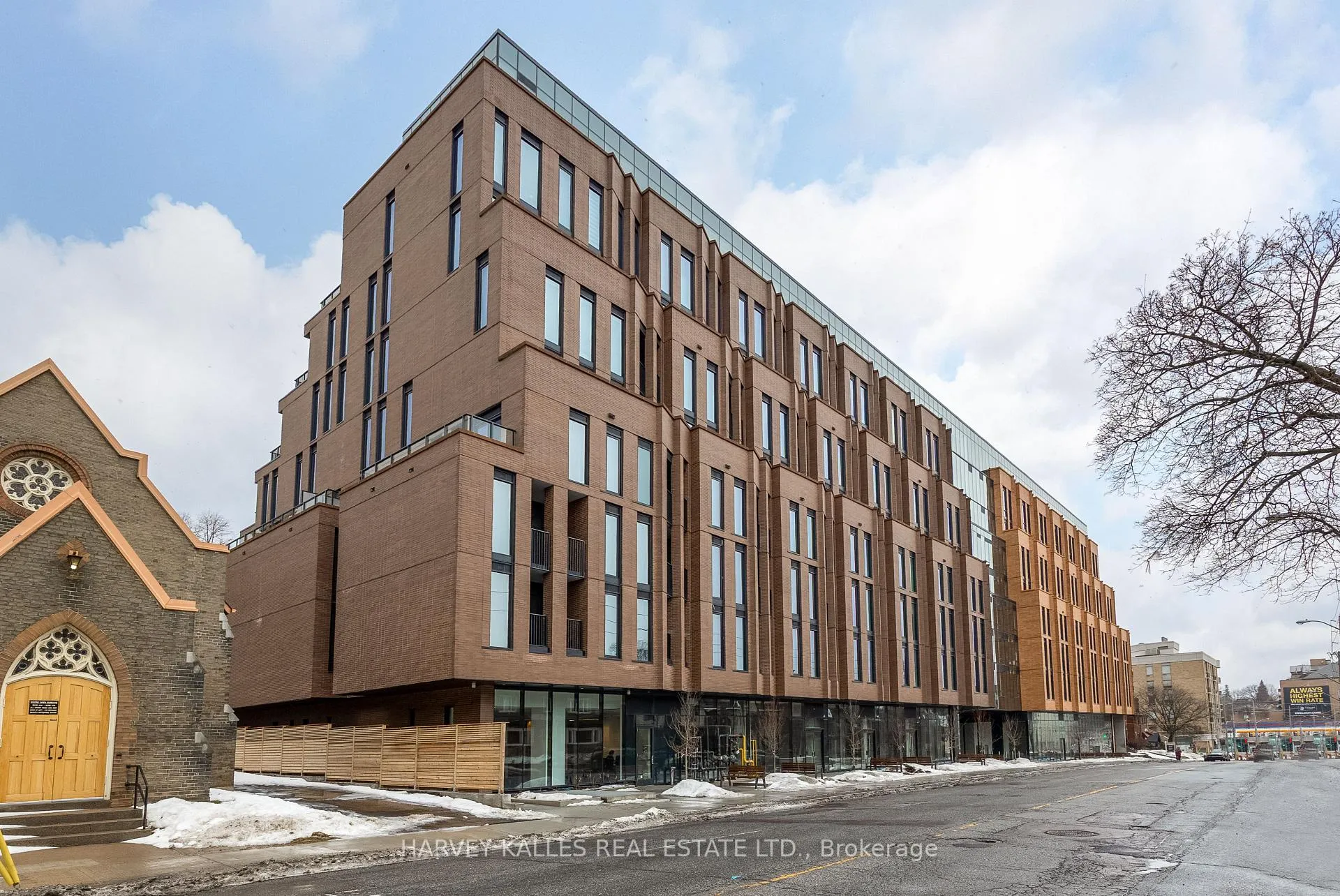 Front of Unit 614, 1720 Bayview Avenue
