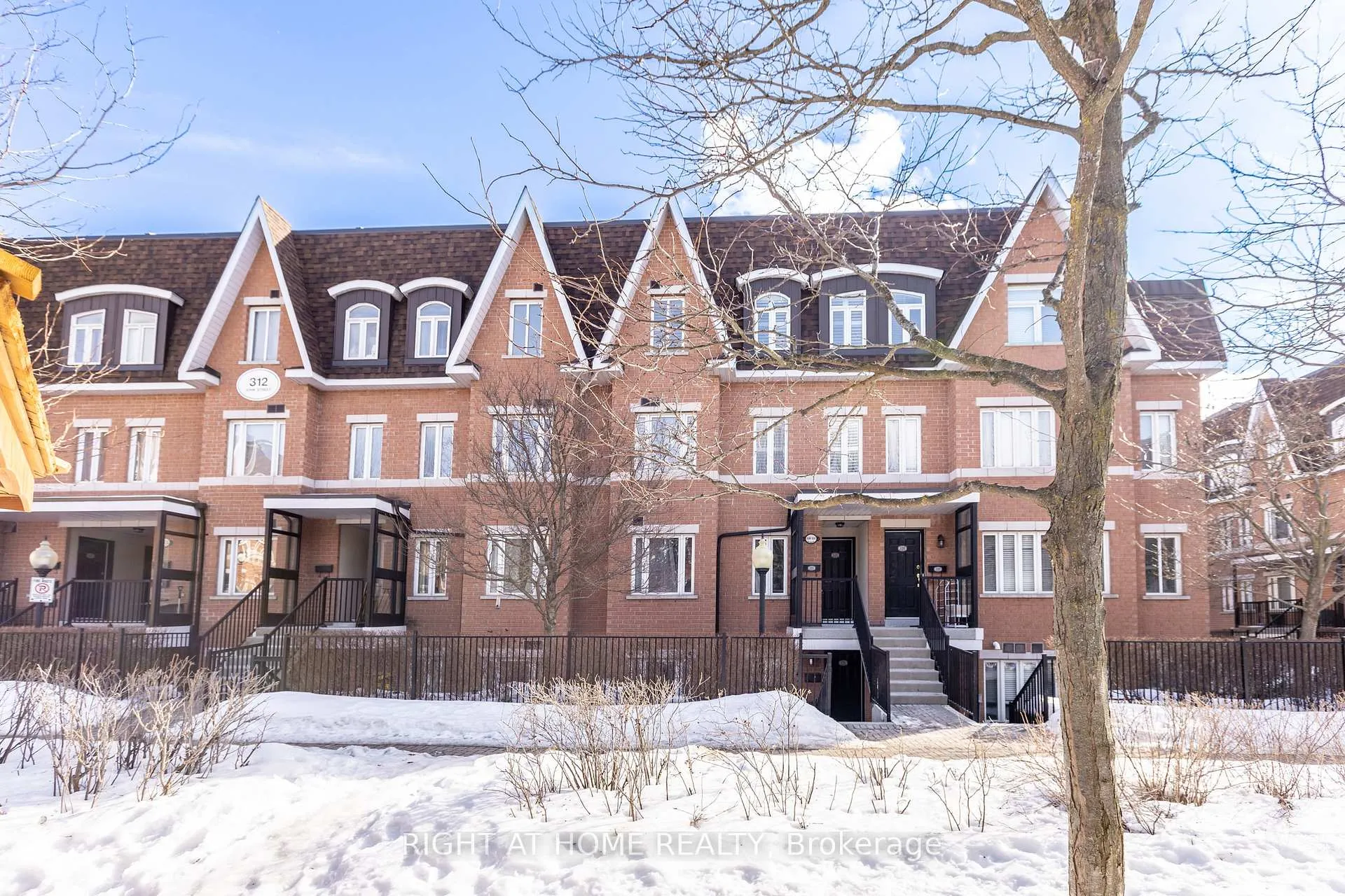 Photo 2 of Unit 331, 312 John Street, Markham, Aileen-Willowbrook — HOMEH