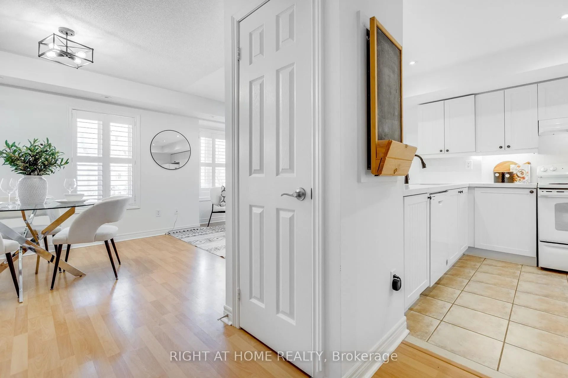 Photo 6 of Unit 331, 312 John Street, Markham, Aileen-Willowbrook — HOMEH