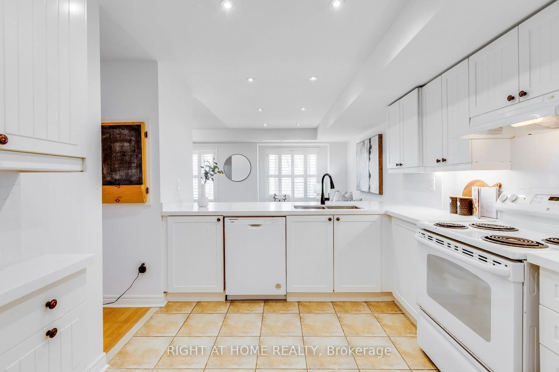 Photo 11 of Unit 331, 312 John Street, Markham, Aileen-Willowbrook — HOMEH