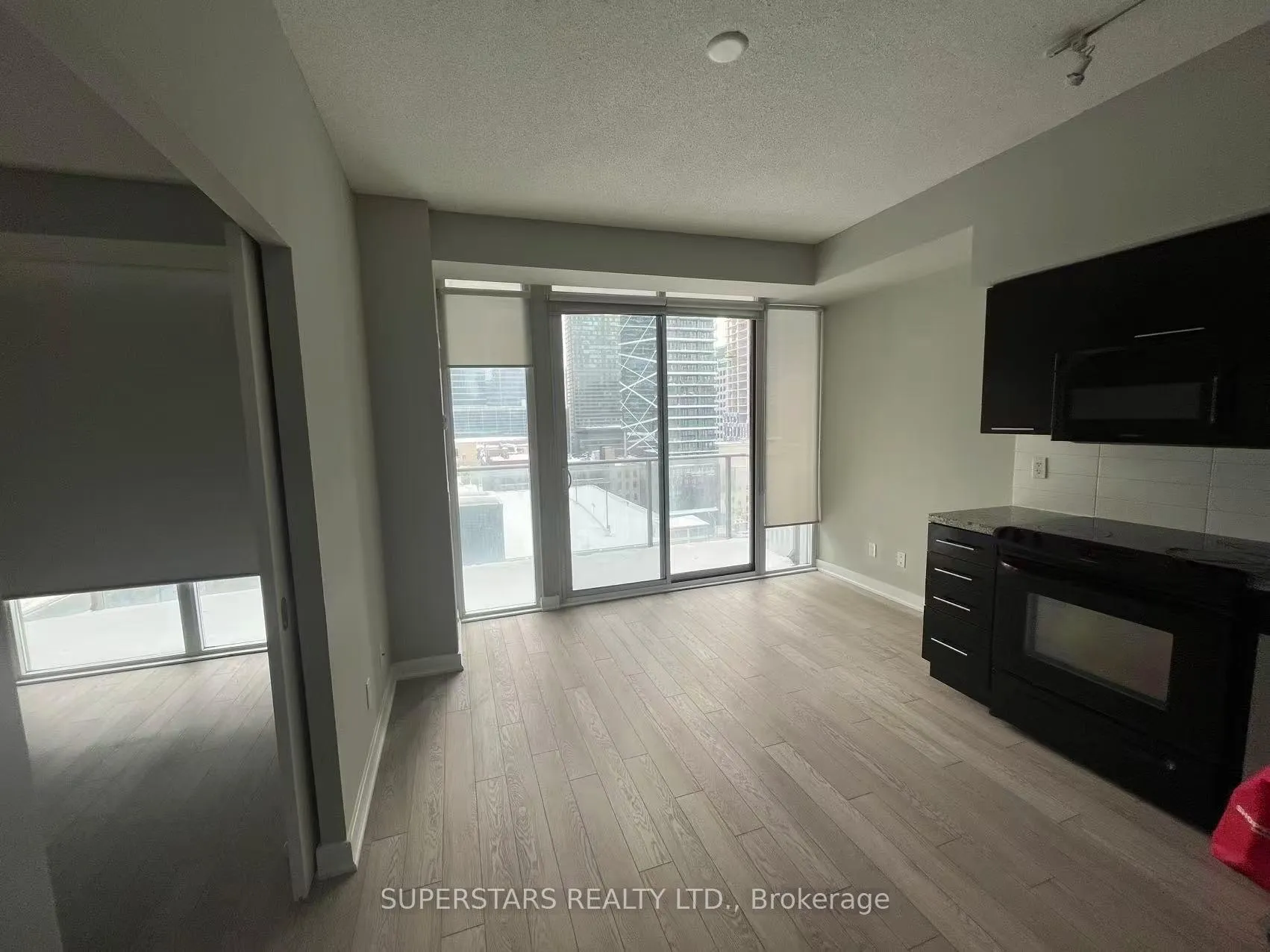 Photo 3 of Unit 1101, 126 Simcoe Street, Toronto, Waterfront Communities — HOMEH