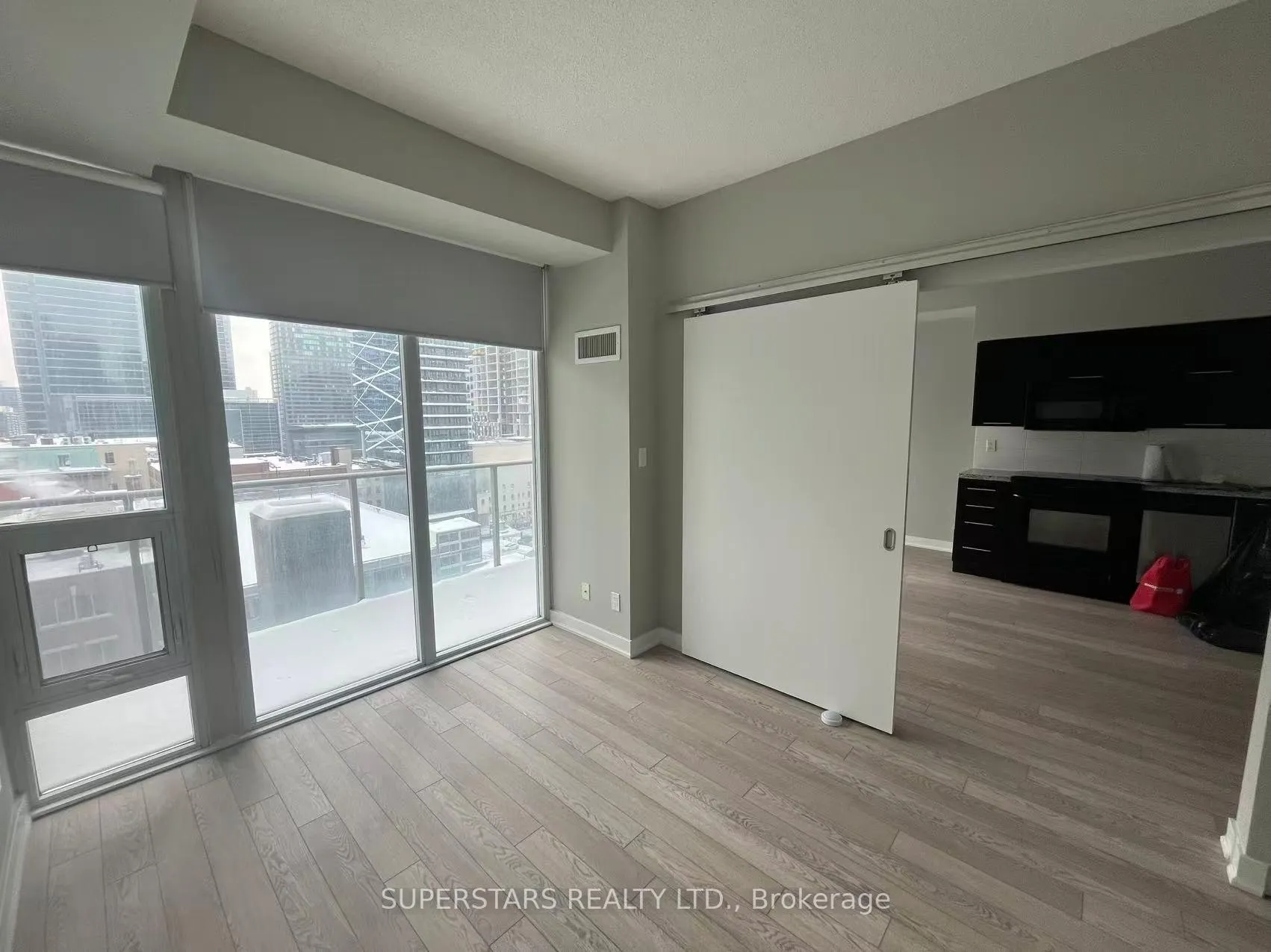 Photo 4 of Unit 1101, 126 Simcoe Street, Toronto, Waterfront Communities — HOMEH