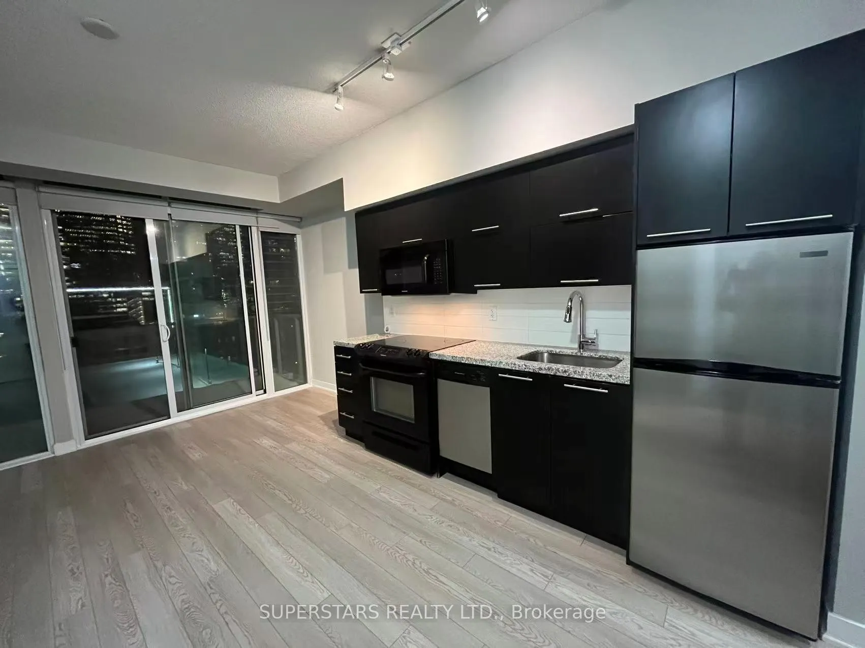 Photo 7 of Unit 1101, 126 Simcoe Street, Toronto, Waterfront Communities — HOMEH