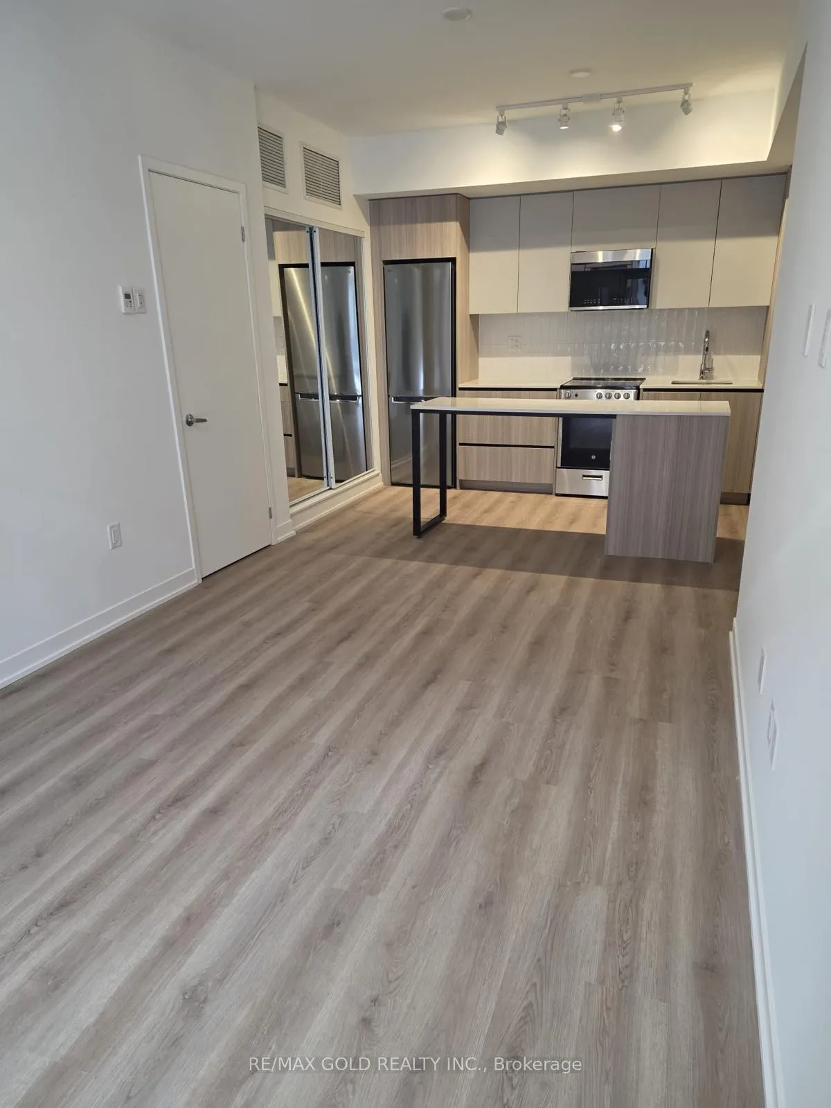 Photo 2 of Unit TH106, 30 All Nations Drive, Brampton, Northwest Brampton — HOMEH