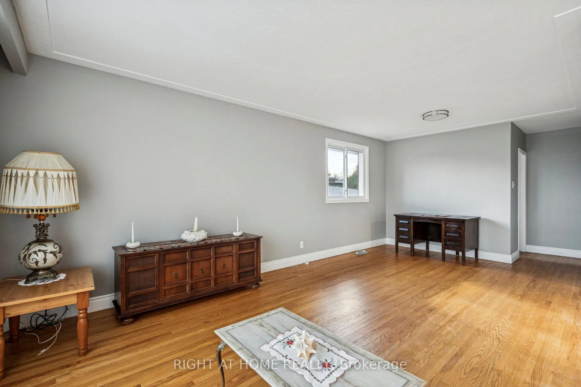 Photo 5 of 16 Green Meadow Way, Hamilton, Dundas — HOMEH