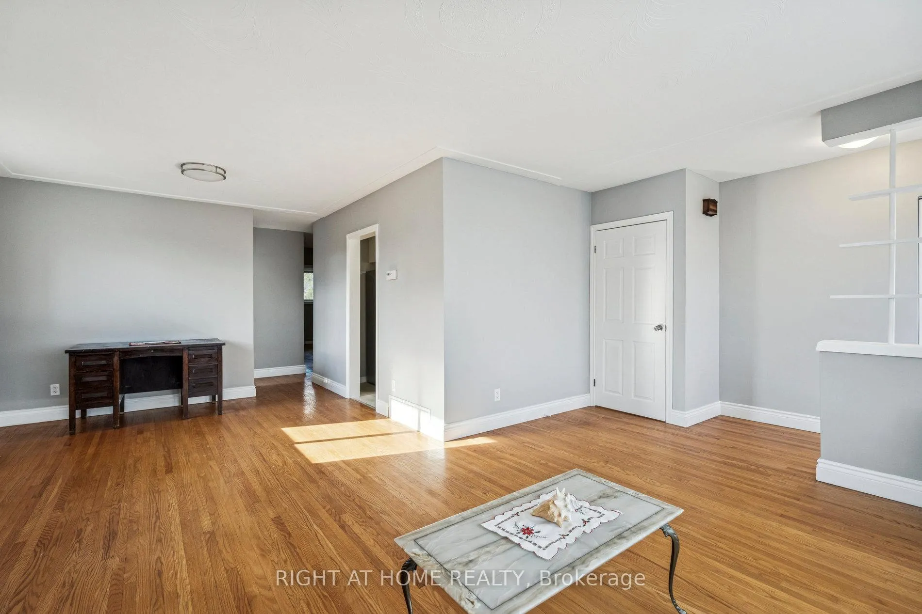 Photo 6 of 16 Green Meadow Way, Hamilton, Dundas — HOMEH
