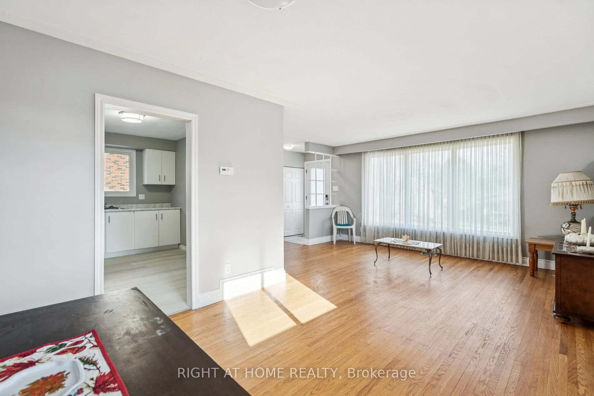 Photo 7 of 16 Green Meadow Way, Hamilton, Dundas — HOMEH
