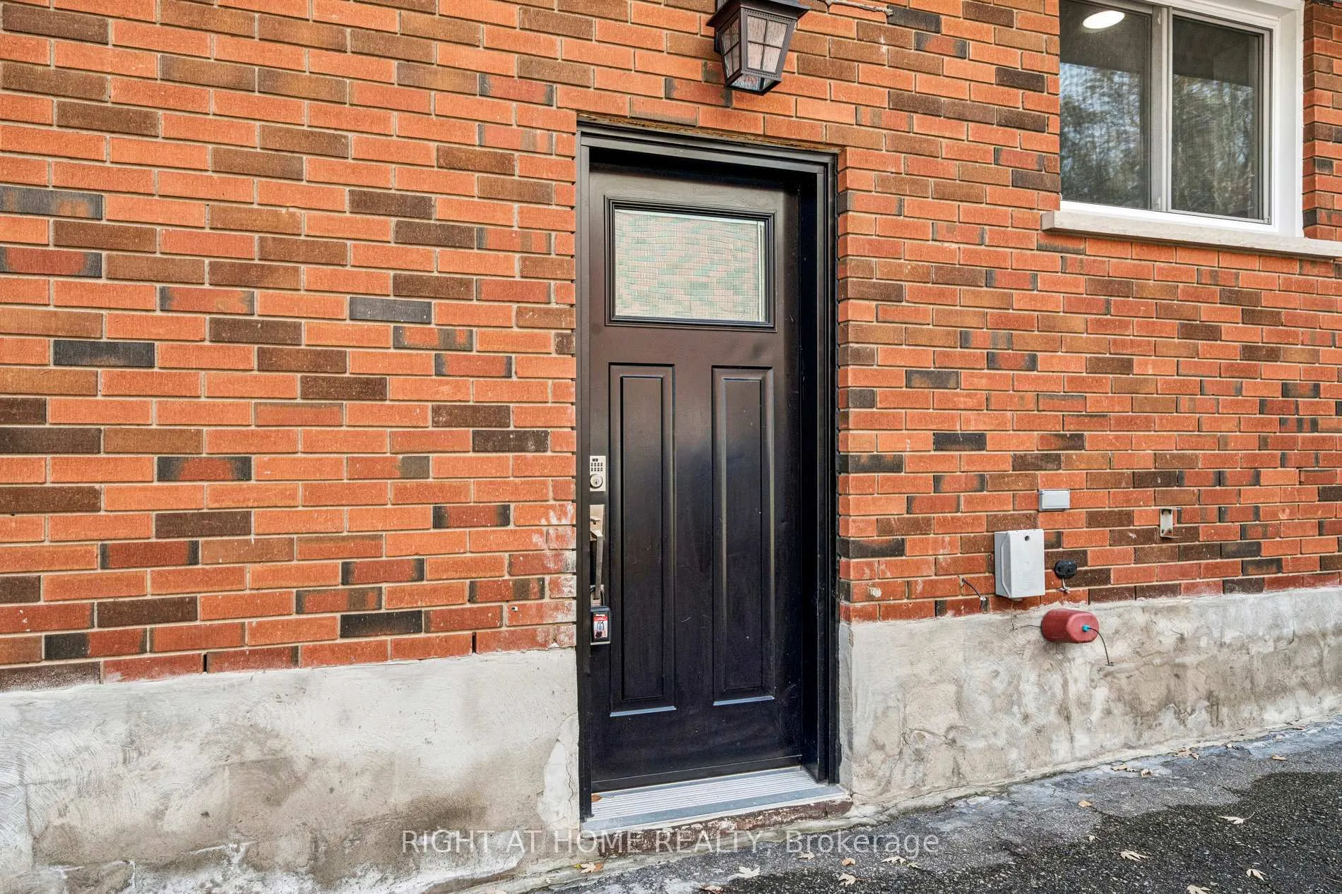 Photo 21 of 16 Green Meadow Way, Hamilton, Dundas — HOMEH