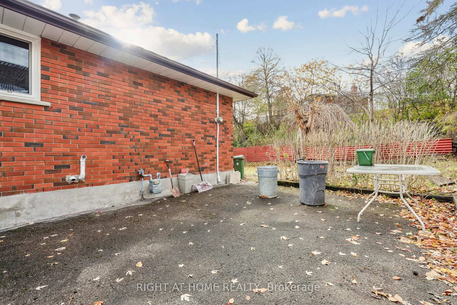 Photo 22 of 16 Green Meadow Way, Hamilton, Dundas — HOMEH