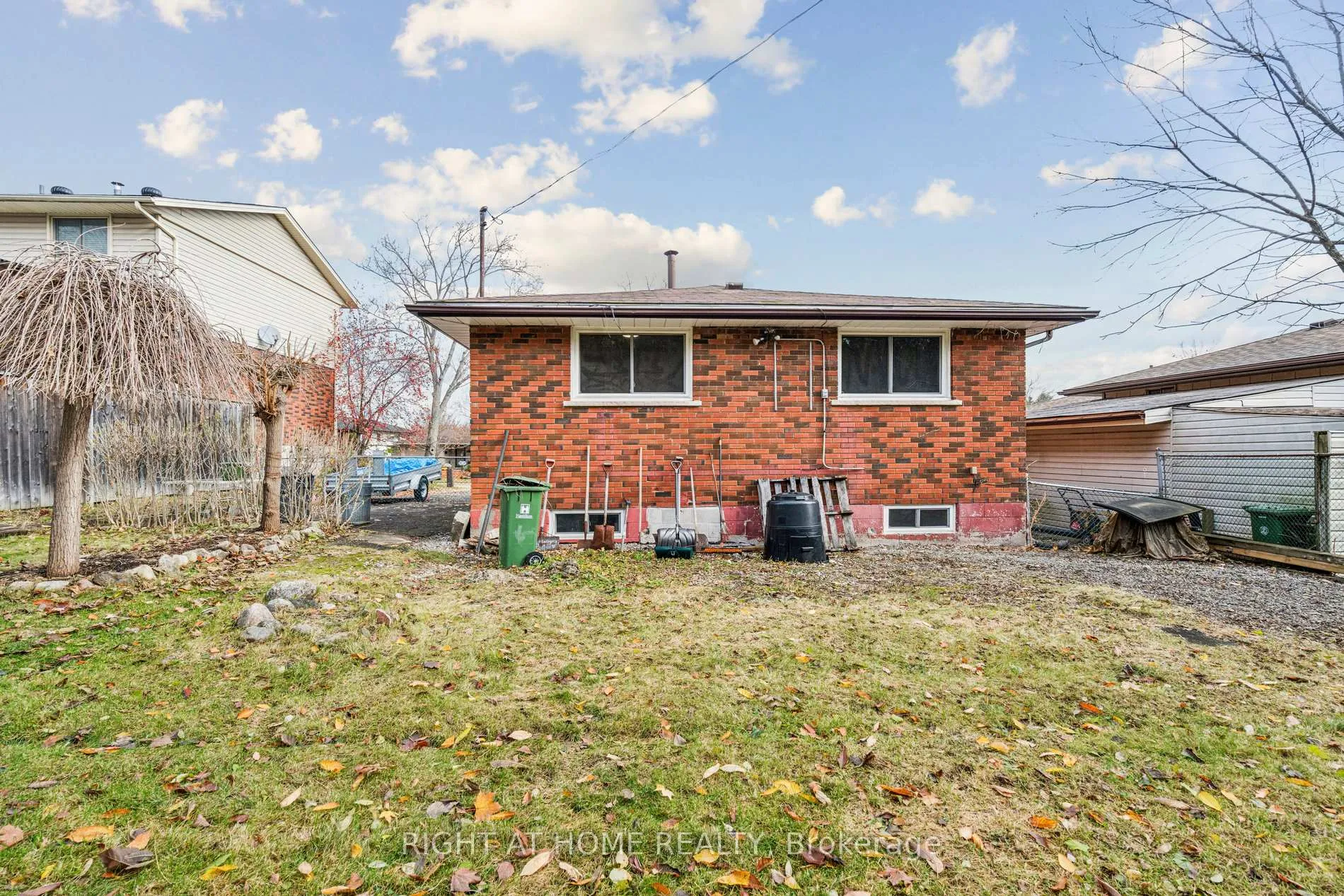 Photo 23 of 16 Green Meadow Way, Hamilton, Dundas — HOMEH