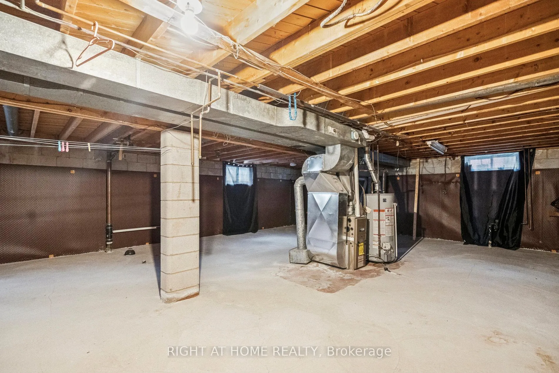 Photo 27 of 16 Green Meadow Way, Hamilton, Dundas — HOMEH