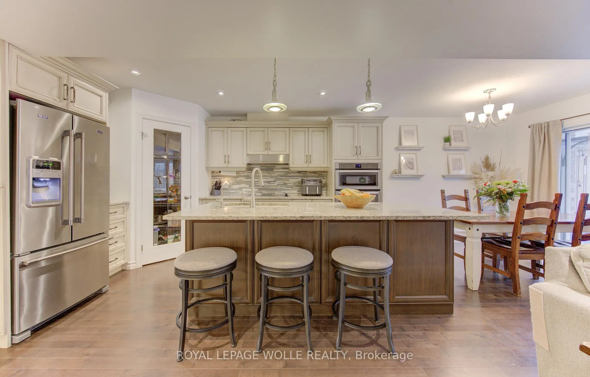 Photo 3 of 170 Templewood Drive, Kitchener — HOMEH