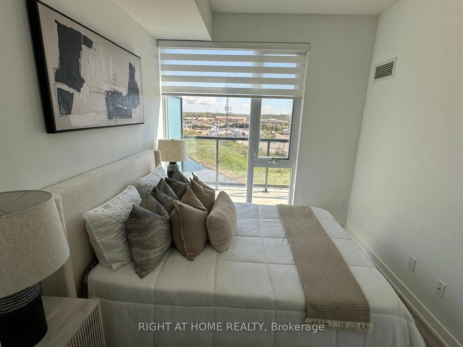 Photo 9 of Unit B-1010, 3200 Dakota Common, Burlington, Alton — HOMEH