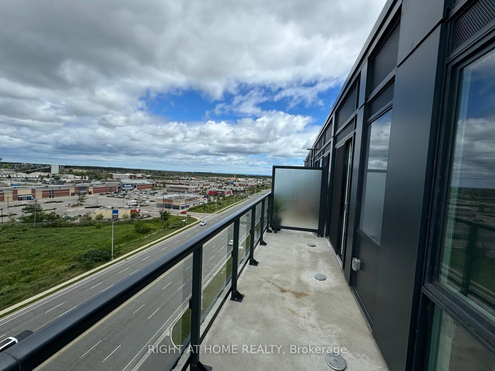 Photo 12 of Unit B-1010, 3200 Dakota Common, Burlington, Alton — HOMEH