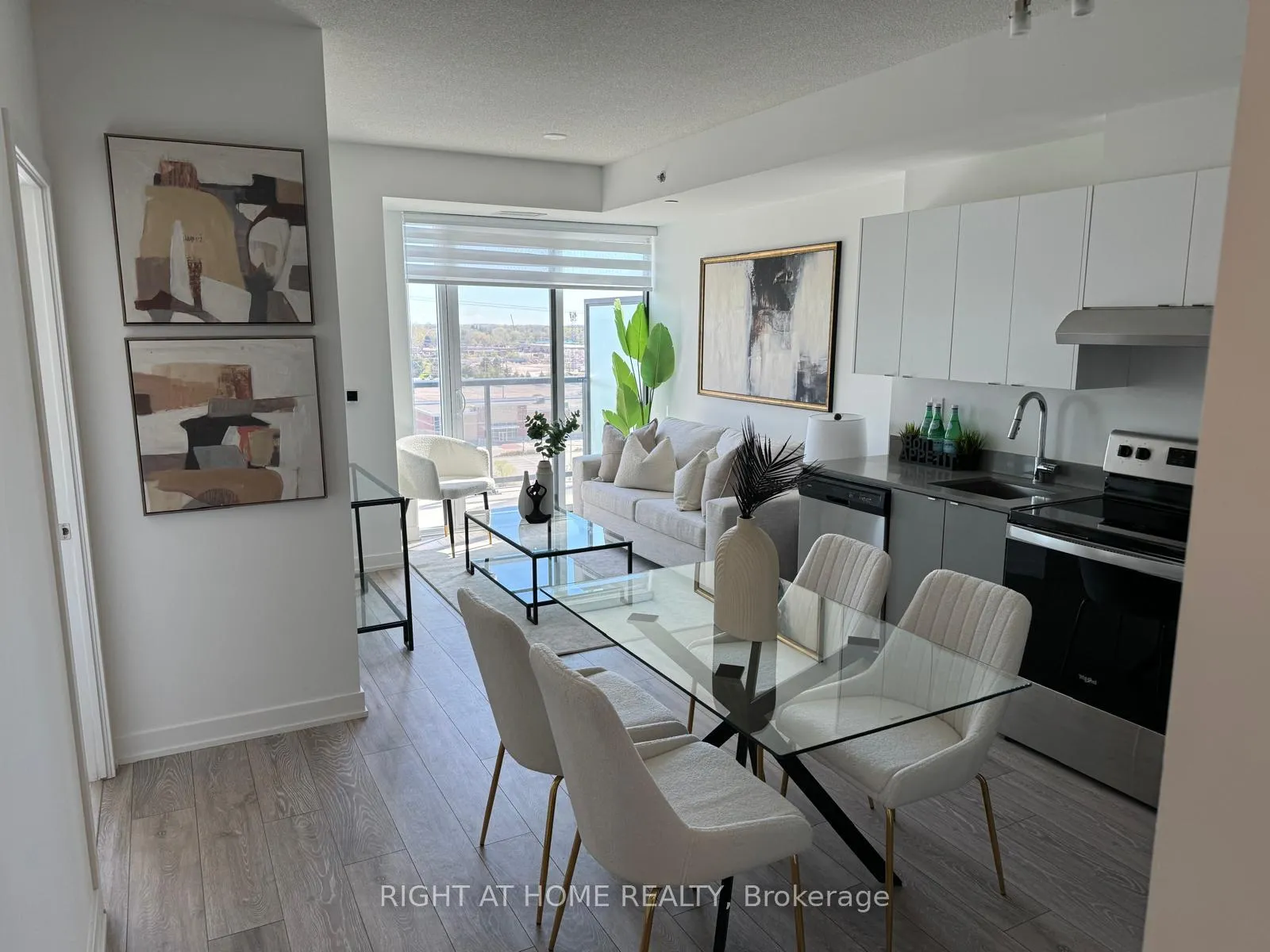 Photo 14 of Unit B-1010, 3200 Dakota Common, Burlington, Alton — HOMEH