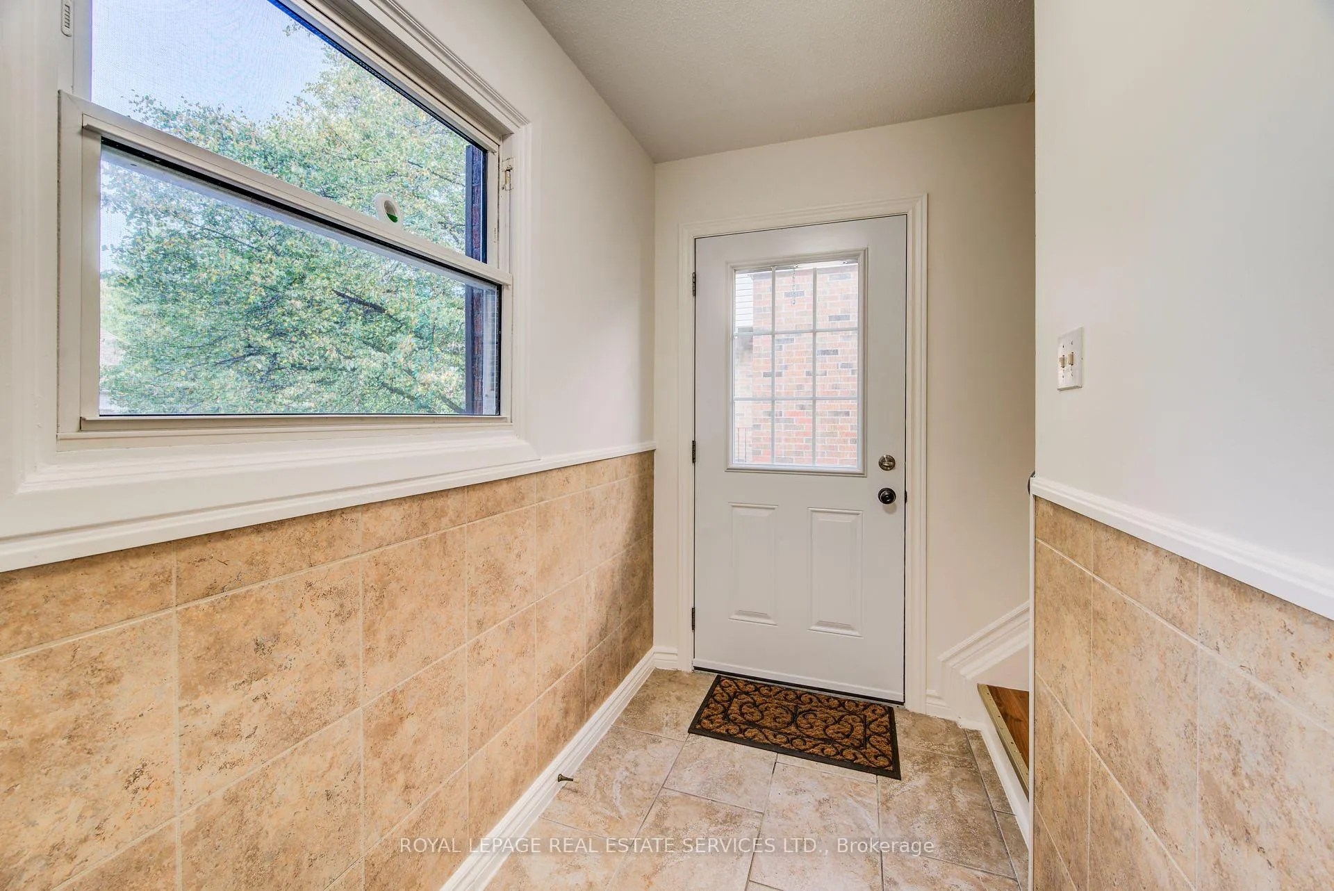 Photo 2 of Unit 3, 104 McDougall Road, Waterloo — HOMEH
