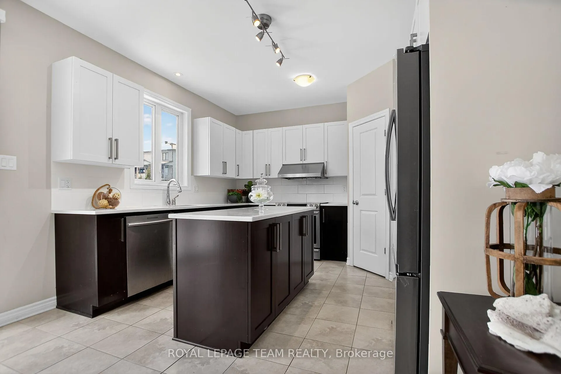 Photo 20 of 379 Langrell Crescent, Ottawa, Barrhaven - Strandherd — HOMEH