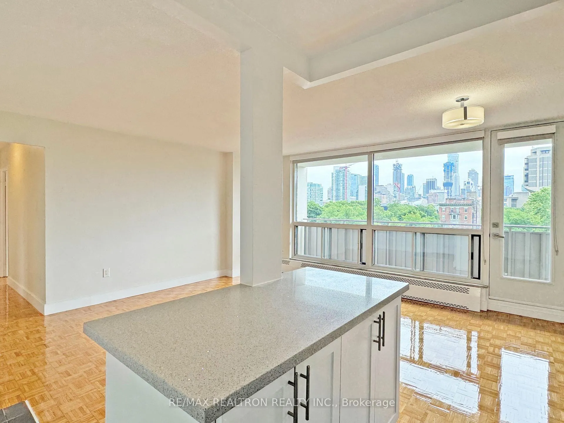 Photo 3 of Unit 604, 666 Spadina Avenue, Toronto, University — HOMEH