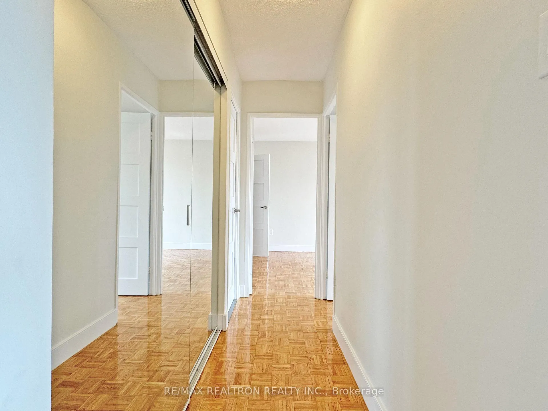 Photo 5 of Unit 604, 666 Spadina Avenue, Toronto, University — HOMEH