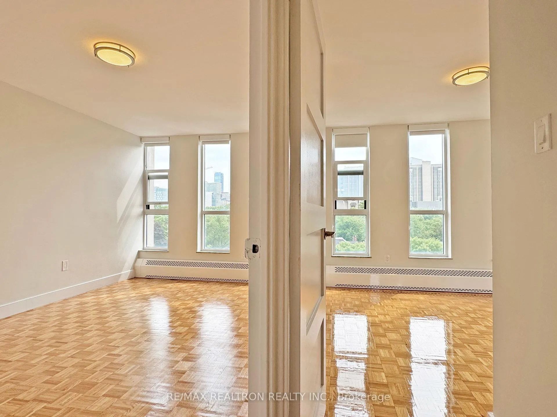 Photo 7 of Unit 604, 666 Spadina Avenue, Toronto, University — HOMEH