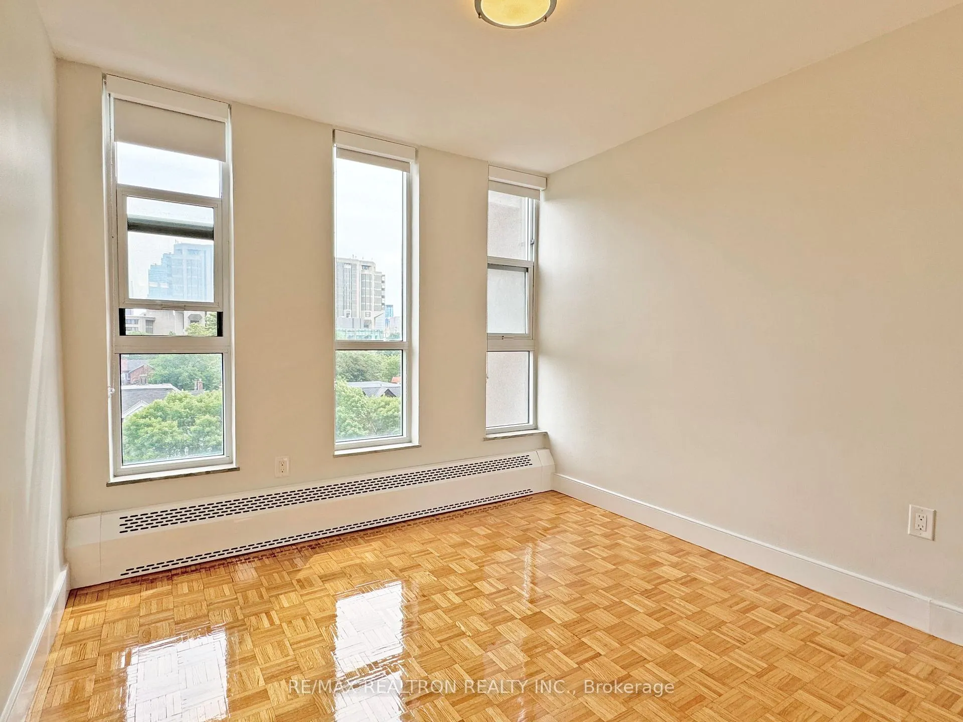 Photo 8 of Unit 604, 666 Spadina Avenue, Toronto, University — HOMEH