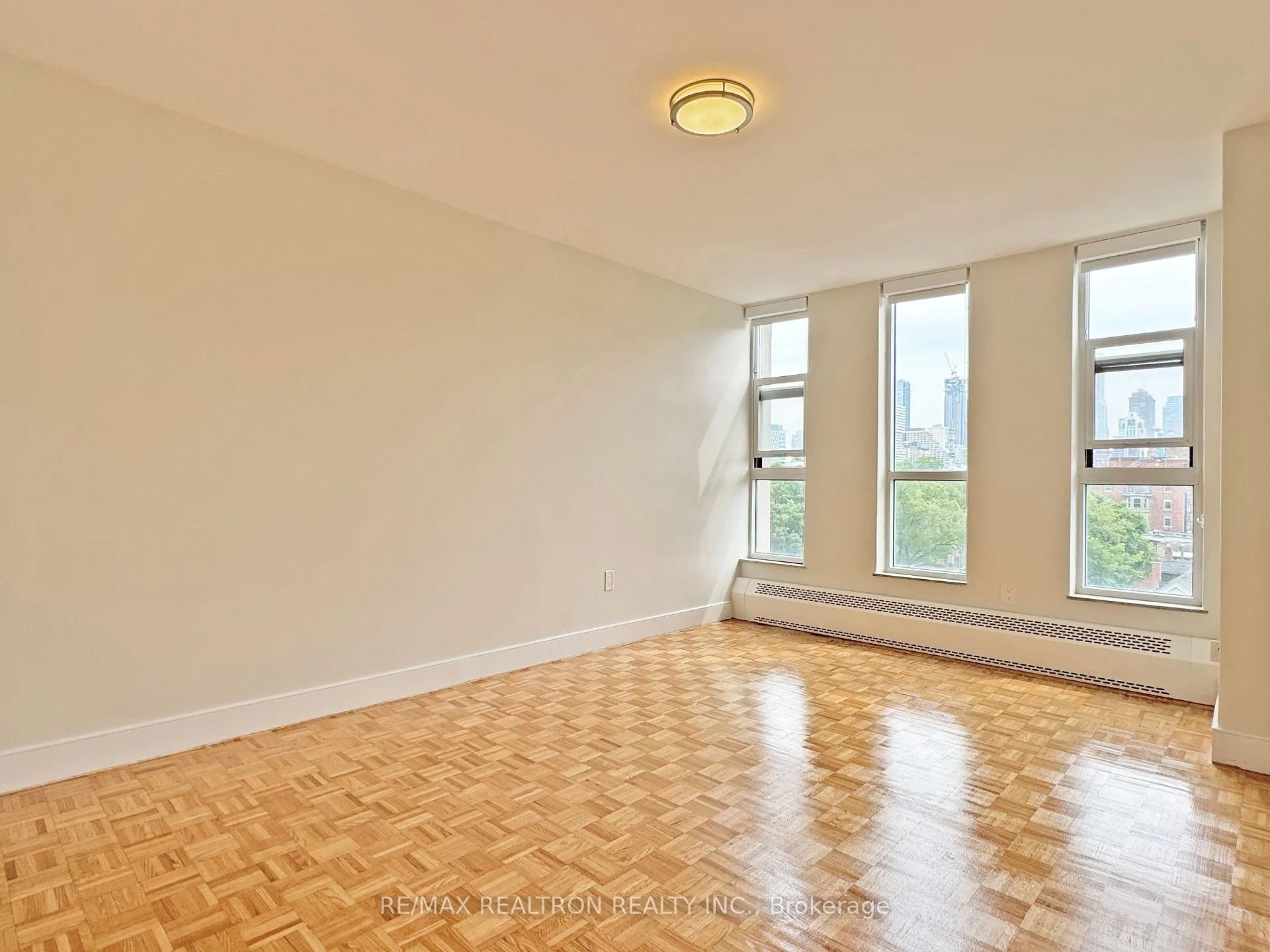 Photo 10 of Unit 604, 666 Spadina Avenue, Toronto, University — HOMEH