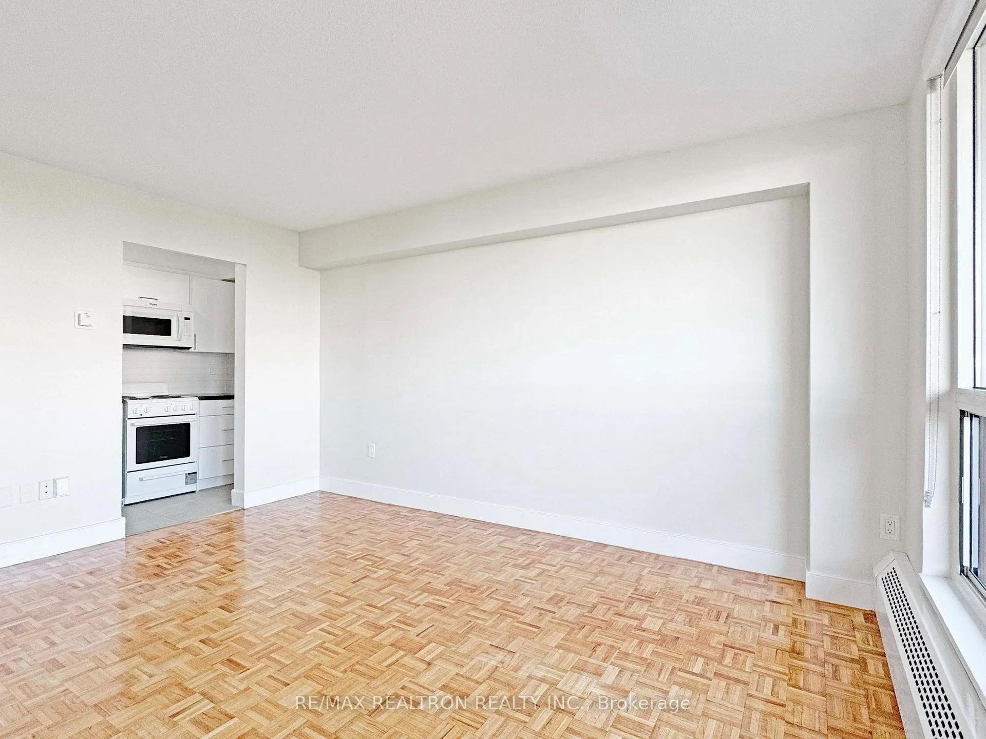 Photo 3 of Unit 206, 666 Spadina Avenue, Toronto, University — HOMEH