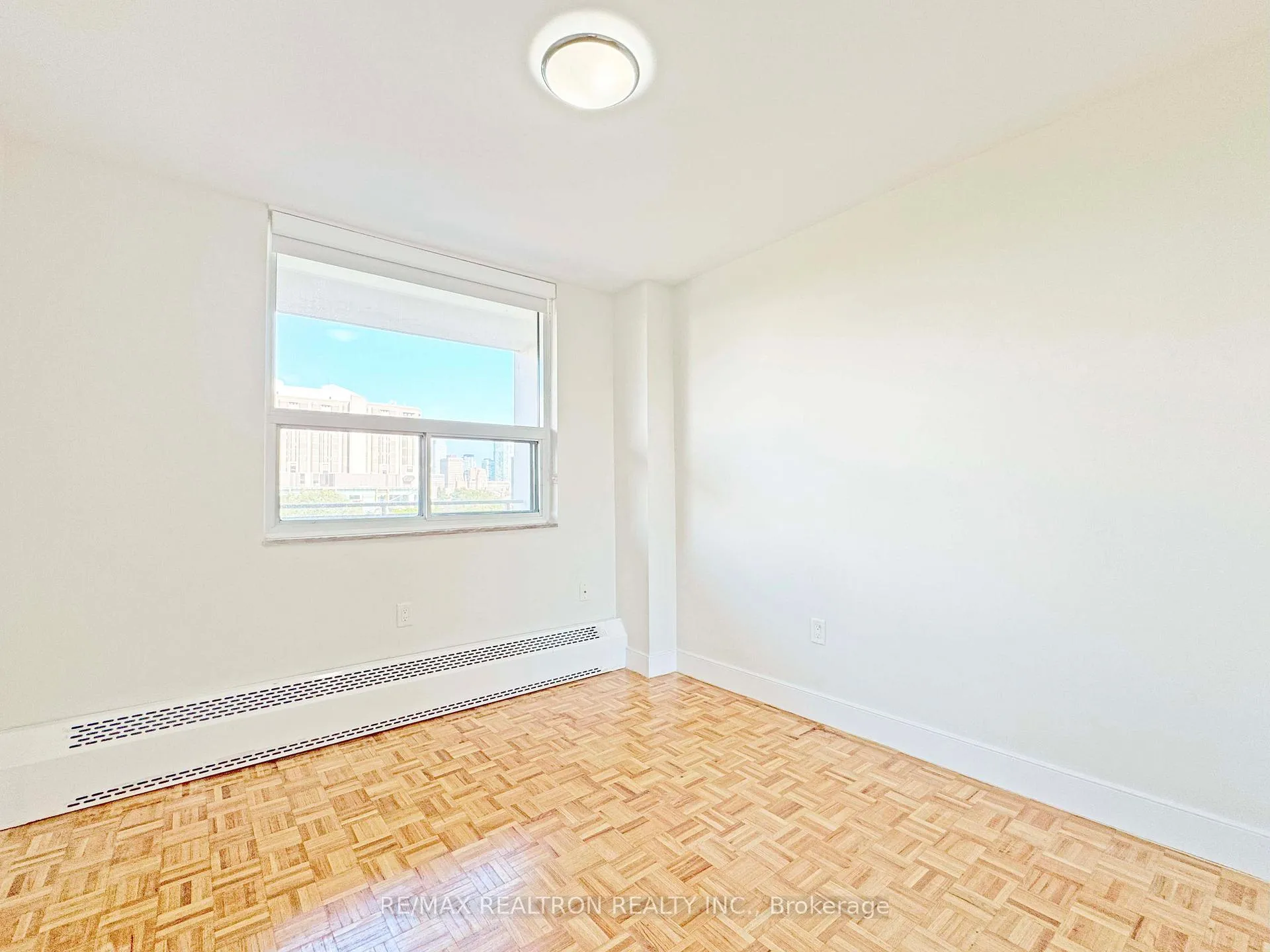 Photo 6 of Unit 206, 666 Spadina Avenue, Toronto, University — HOMEH