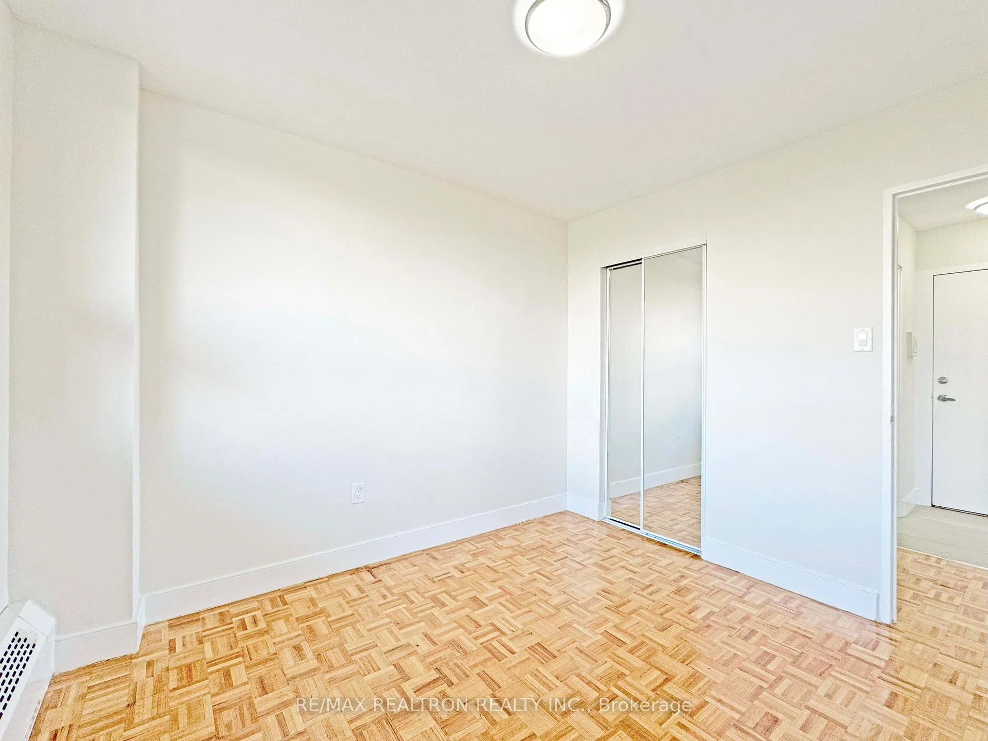 Photo 7 of Unit 206, 666 Spadina Avenue, Toronto, University — HOMEH