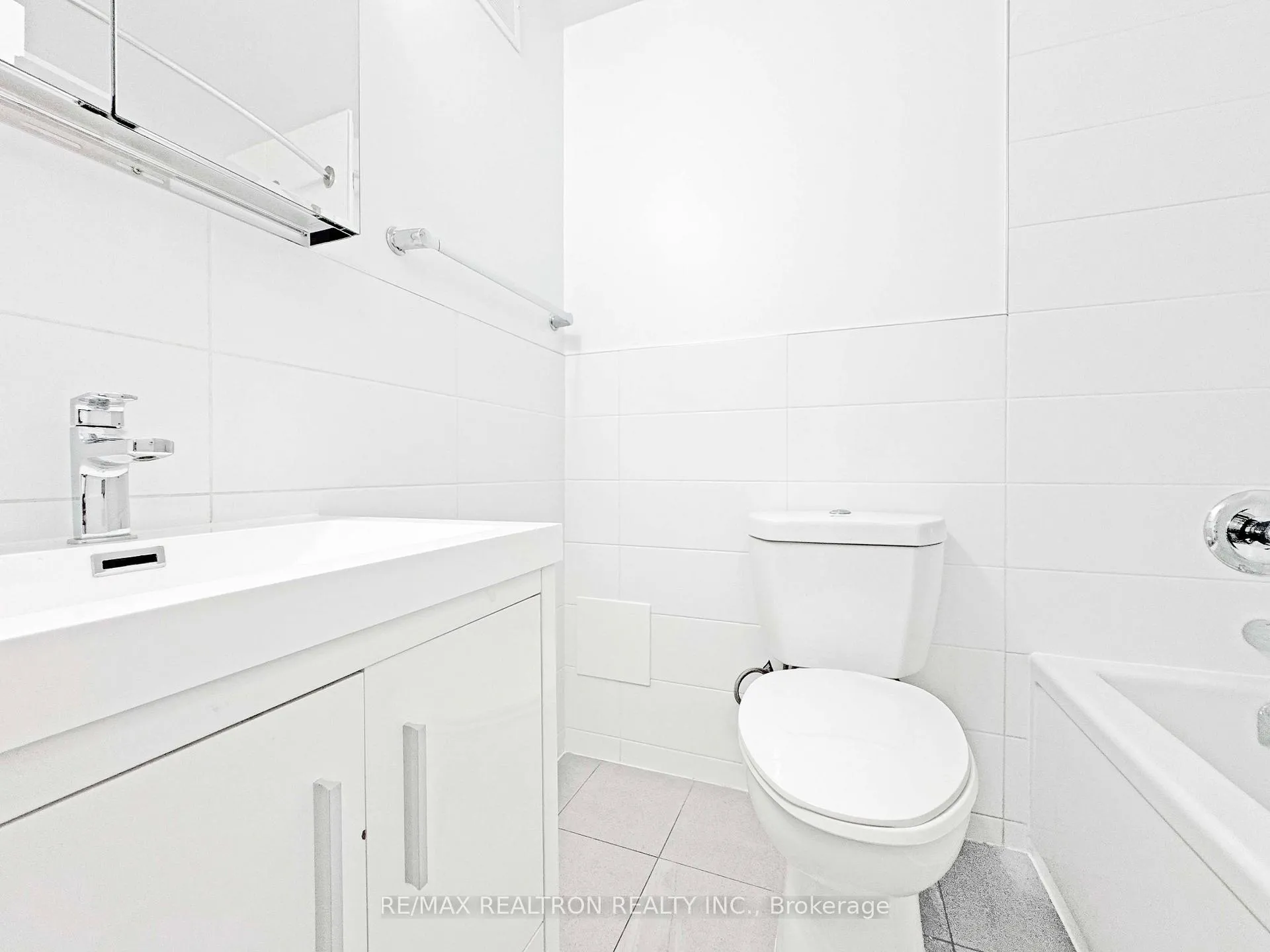 Photo 8 of Unit 206, 666 Spadina Avenue, Toronto, University — HOMEH