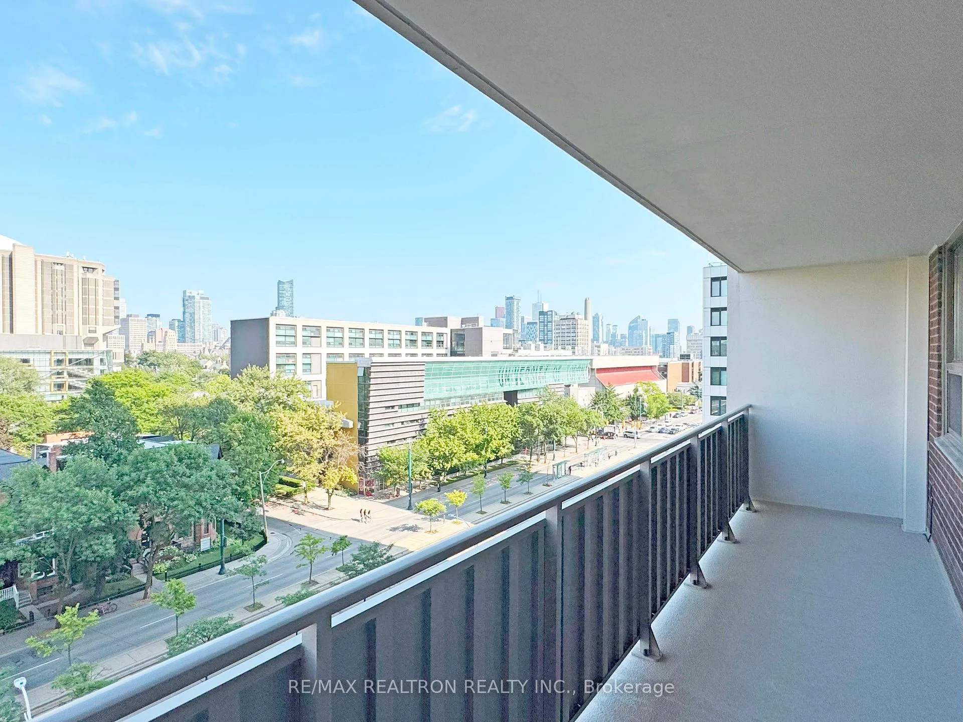 Photo 9 of Unit 206, 666 Spadina Avenue, Toronto, University — HOMEH