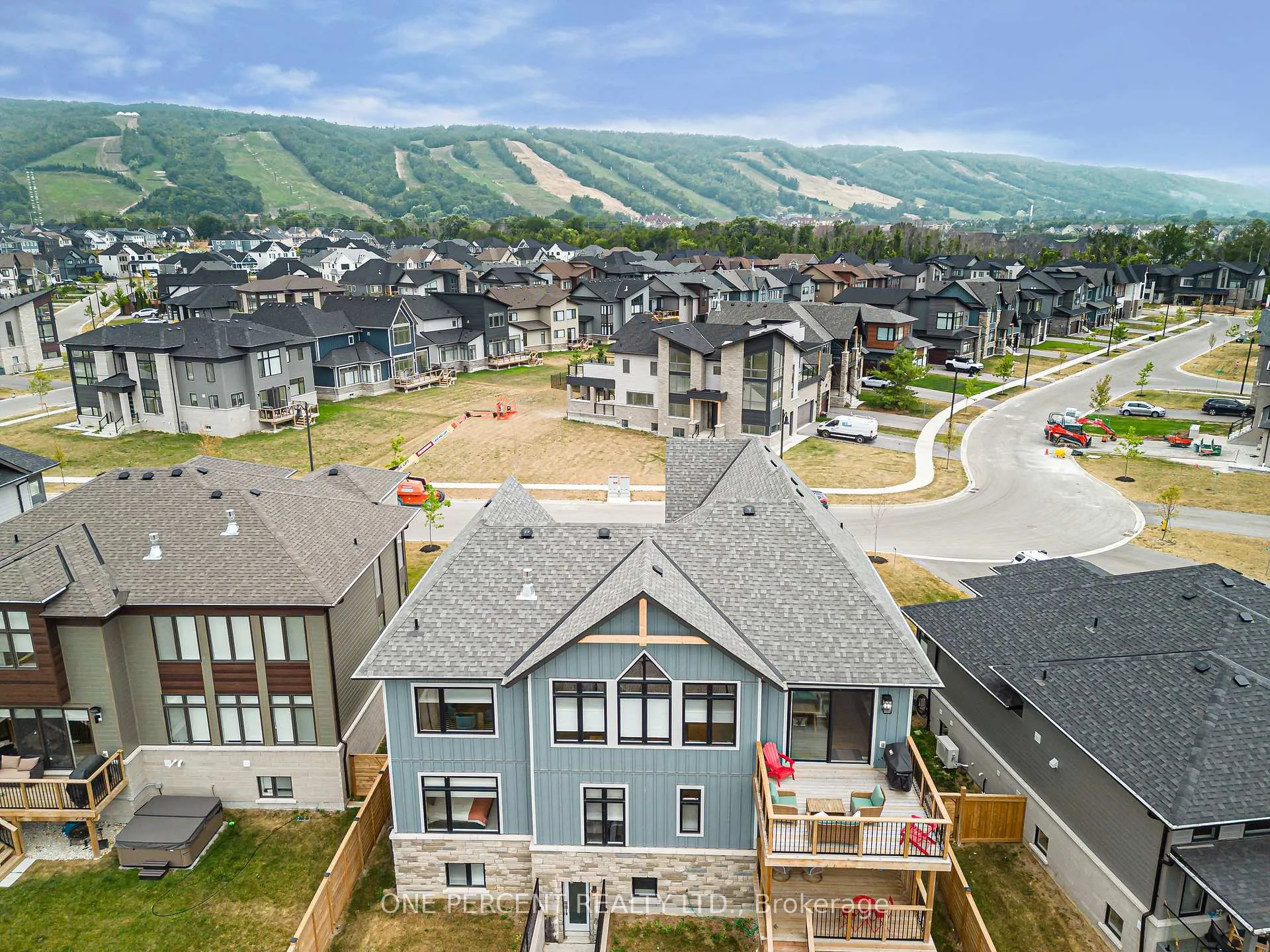Photo 4 of 114 Cattail Crescent, Blue Mountains — HOMEH
