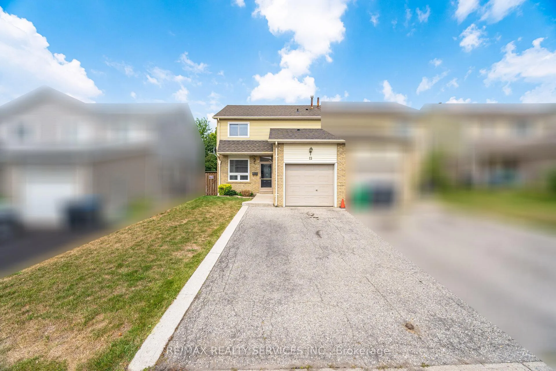 Photo 2 of 12 Sparklett Crescent, Brampton, Heart Lake East — HOMEH